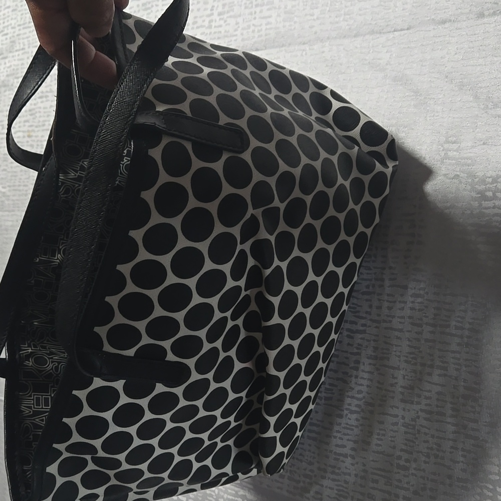 Michael Kors Kiki Tote - Picture 3 of 4